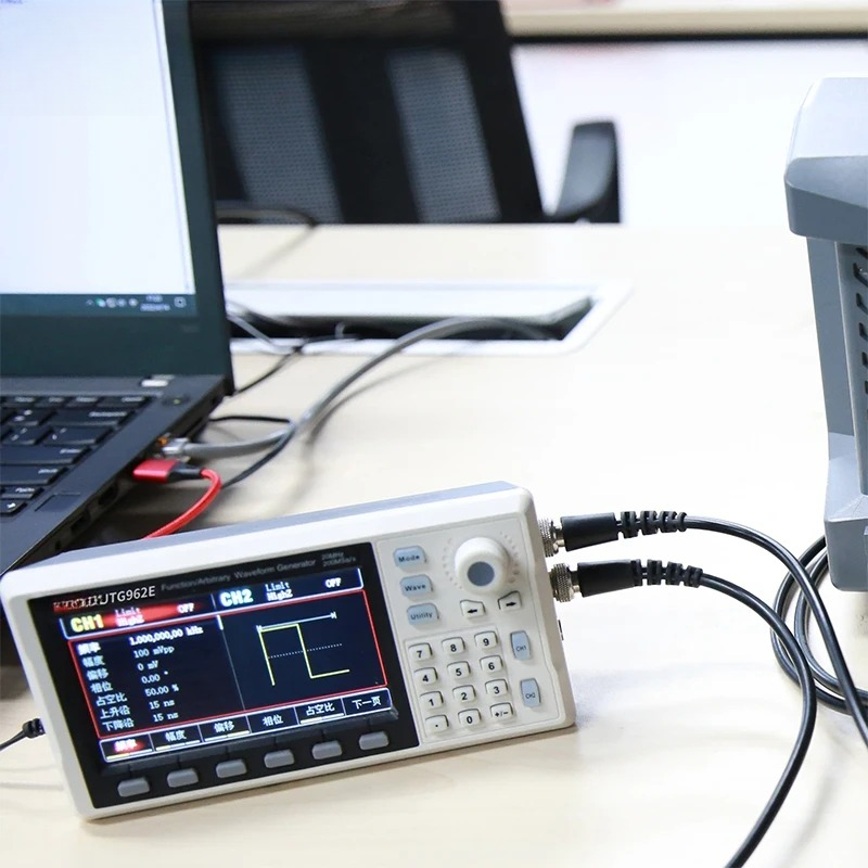 Functie Signaalgenerator UTG93 - Dual Channel Arbitrary Waveform Function Generator 60Mhz recensie en prijs